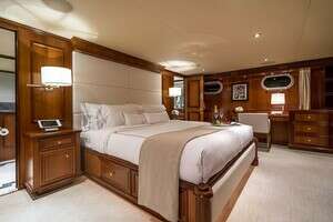 2000 Broward Raised Pilothouse thumbnail 10