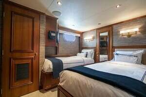 2000 Broward Raised Pilothouse thumbnail 17
