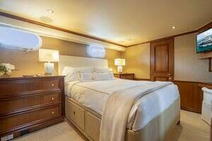 2000 Broward Raised Pilothouse thumbnail 15