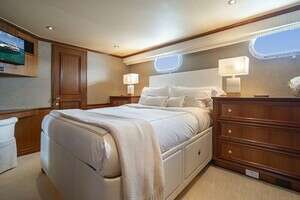 2000 Broward Raised Pilothouse thumbnail 13