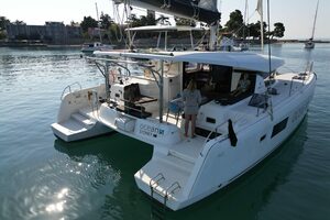 2019-lagoon-42-sail-9941956-20250911034518365-2.jpg