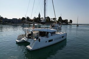 2019-lagoon-42-sail-9941956-20250911034519124-3.jpg