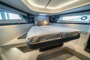 2026 Sunseeker 55 Predator thumbnail 9