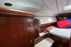 2004 Beneteau 423 thumbnail 25