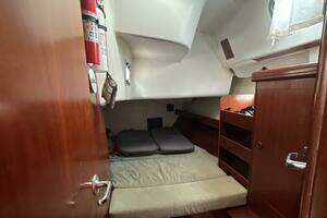 2004 Beneteau 423 thumbnail 27