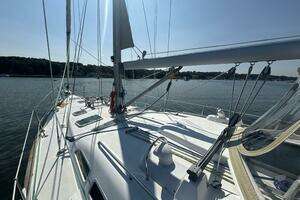 2004 Beneteau 423 thumbnail 7