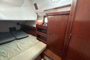 2004 Beneteau 423 thumbnail 28