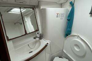2004 Beneteau 423 thumbnail 24