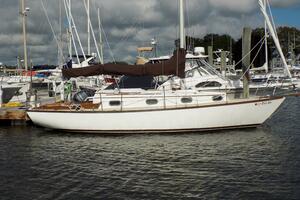 Peregrine 30ft Cape Dory Yacht For Sale