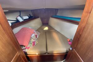 Lyoness 37ft Hunter Yacht For Sale
