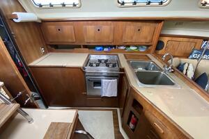 Lyoness 37ft Hunter Yacht For Sale