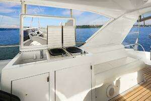 2001 Hatteras Cockpit Motoryacht thumbnail 20