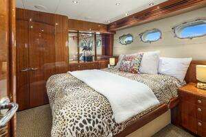 2001 Hatteras Cockpit Motoryacht thumbnail 12