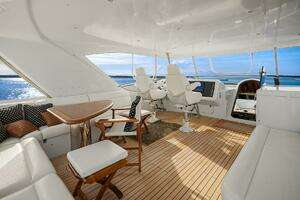 2001 Hatteras Cockpit Motoryacht thumbnail 18