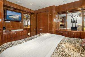 2001 Hatteras Cockpit Motoryacht thumbnail 13