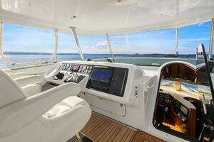 2001 Hatteras Cockpit Motoryacht thumbnail 21