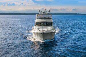 2001 Hatteras Cockpit Motoryacht thumbnail 31