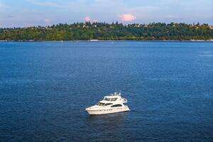 2001 Hatteras Cockpit Motoryacht thumbnail 35