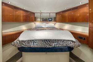 2001 Hatteras Cockpit Motoryacht thumbnail 15