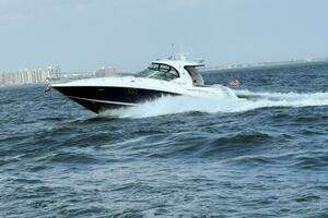 2006 Sea Ray 44 Sundancer thumbnail 3
