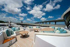 2020 Majesty Yachts 140 thumbnail 16