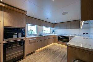 2020 Majesty Yachts 140 thumbnail 33