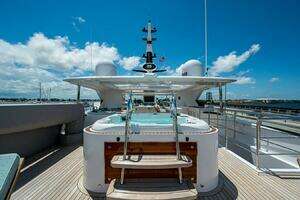 2020 Majesty Yachts 140 thumbnail 9