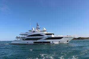 2020 Majesty Yachts 140 thumbnail 3