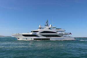 2020 Majesty Yachts 140 thumbnail 2