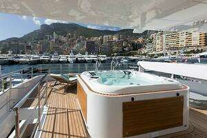2020 Majesty Yachts 140 thumbnail 10