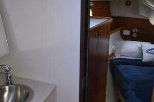 2016 Catalina 445 thumbnail 24
