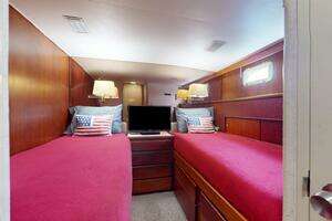 1974 Hatteras Motor Yacht thumbnail 34