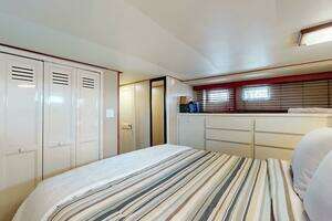 1974 Hatteras Motor Yacht thumbnail 38