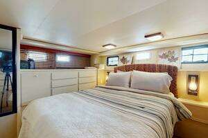 1974 Hatteras Motor Yacht thumbnail 37