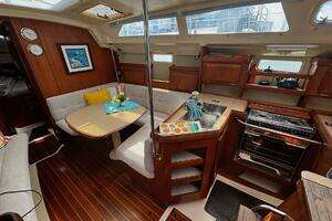 1993 Hunter 33.5 thumbnail 14