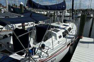 1993 Hunter 33.5 thumbnail 3