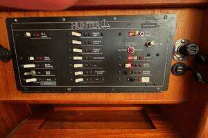 1993 Hunter 33.5 thumbnail 29