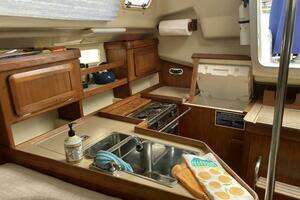 1993 Hunter 33.5 thumbnail 18