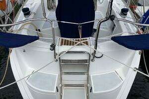 1993 Hunter 33.5 thumbnail 11