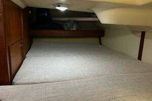 1993 Hunter 33.5 thumbnail 23