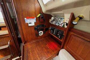 1993 Hunter 33.5 thumbnail 17