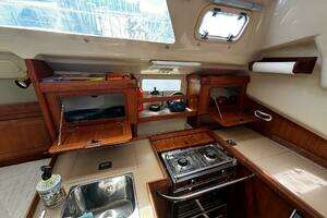 1993 Hunter 33.5 thumbnail 19