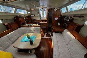 1993 Hunter 33.5 thumbnail 16