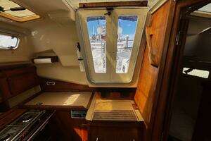 1993 Hunter 33.5 thumbnail 21