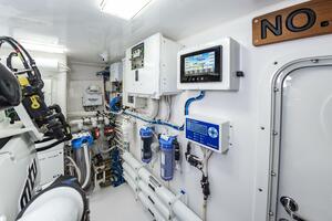 Fins Up 72ft Viking Yacht For Sale