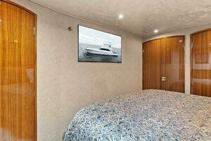 2006 Viking 61 Convertible thumbnail 19