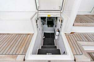 2006 Viking 61 Convertible thumbnail 42