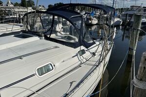 Cool Breeze 33ft Beneteau Yacht For Sale