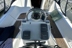 Cool Breeze 33ft Beneteau Yacht For Sale
