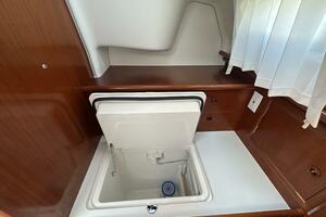 Cool Breeze 33ft Beneteau Yacht For Sale